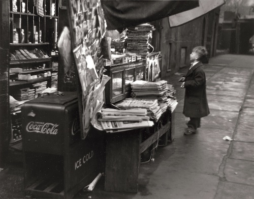 New York (boy at newsstand), November 1950